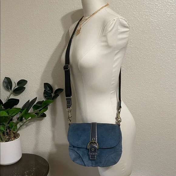 Coach suede messenger crossbody mini, hard to find - Picture 3 of 13